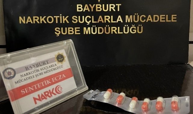 Bayburt'ta 6 adet sentetik hap ele geçirildi