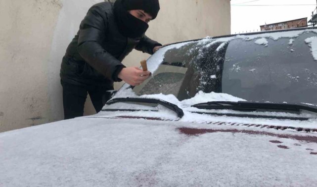 Bayburt'ta soğuk hava ve ayaz etkili oluyor