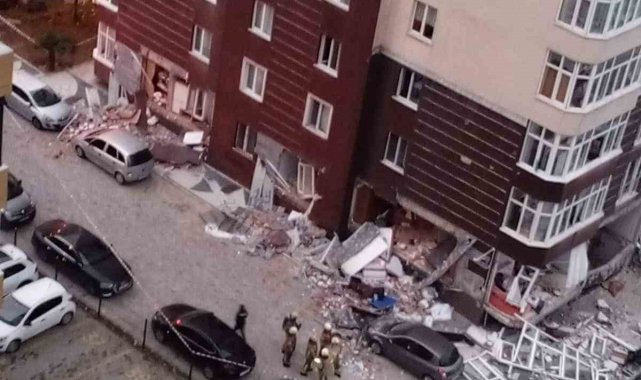 Beylikdüzü Osmanlı Caddesi üzerinde bulunan 14 katlı binada doğalgaz patlaması meydana geldi. Patlama sonrası bölgeye çok sayıda ekip sevk edildi.