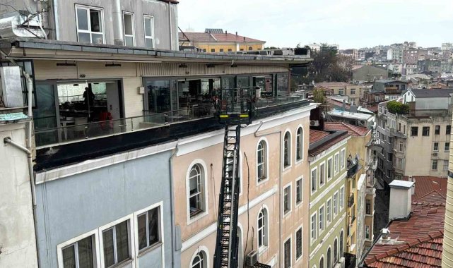 Beyoğlu'nda Masonlar Büyük Locası Derneği'nde yangın