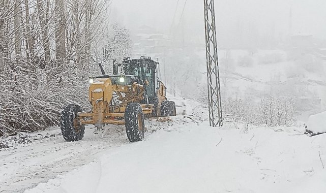 Beytüşşebap'ta şiddetli fırtına ve kar yağışı hayatı olumsuz etkiledi