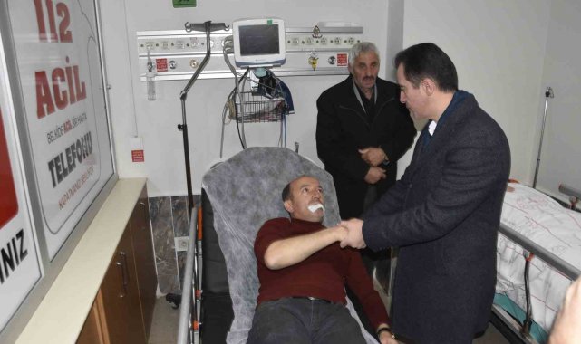 Bitlis Valisi Karakaya, kaza yerinde inceleme yapıp yaralıları ziyaret etti