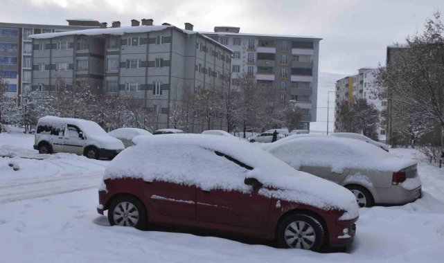 Bitlis'te kar 77 köy yolunu ulaşıma kapattı