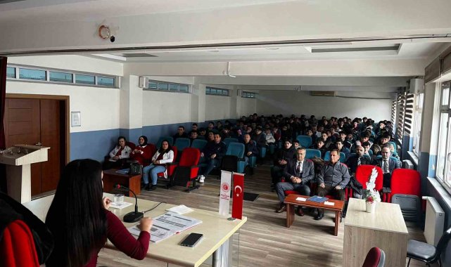 Bozüyük'te lise öğrencilerine girişimcilik eğitimi verildi