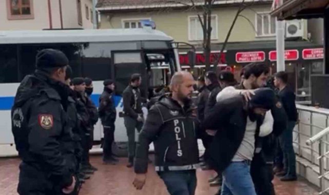 Bursa'da küme evlerine operasyon : 6 şüpheli yakalandı 1 polis memuru yaralandı