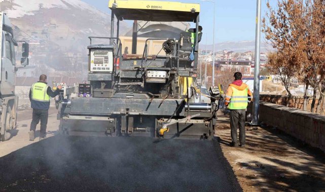 Büyükşehir ve Talas'tan Kepez'e sıcak asfalt