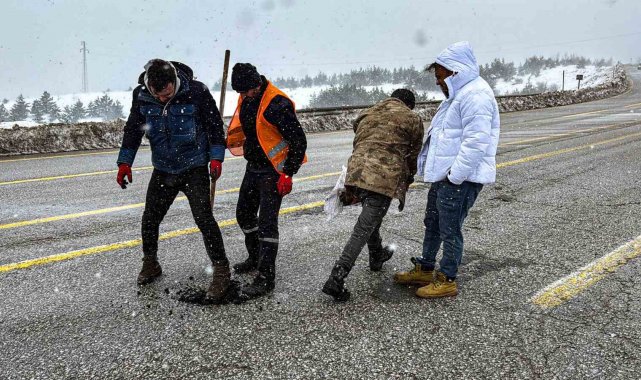 Çamlıbel Geçidi'nde zorlu kış mesaisi