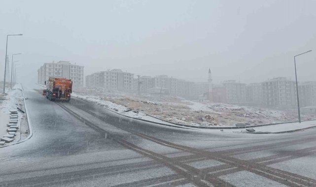 Çorum Belediyesi ekiplerinden kar mesaisi