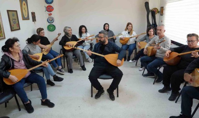 Çukurova'da ücretsiz saz kursuna yoğun ilgi