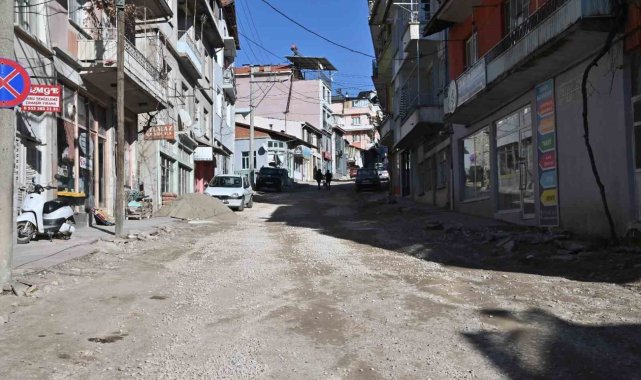 Demirci'de üstyapı çalışmaları tüm hızıyla devam ediyor