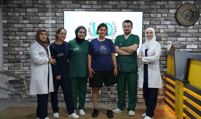 Depremzede Evrim'in sessiz dünyasında protez sevinci