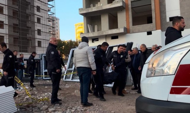 Diyarbakır'da 13'üncü kattan düşen işçi hayatını kaybetti, yakınları sinir krizi geçirdi