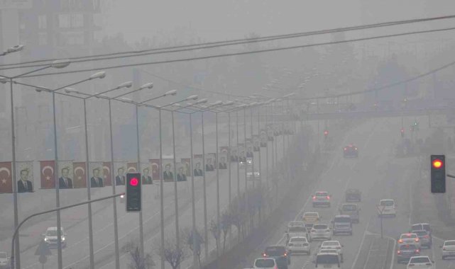 Diyarbakır'da sisin etkisi devam ediyor