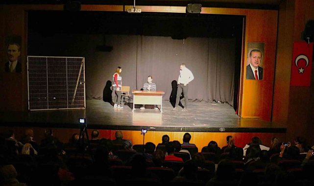 Doktorlar, öğretmenler sahne aldı, çocukları madde bağımlılığına karşı uyardı