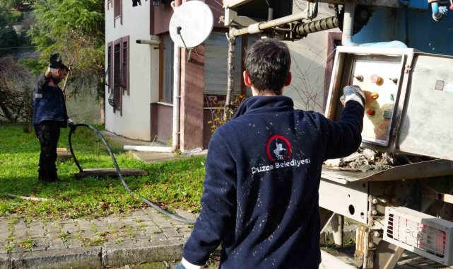 Düzce'de su-kanal ekiplerinin zorlu mesaisi
