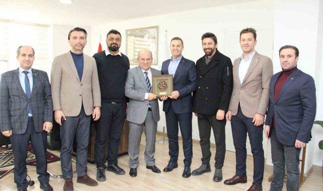 Edremit Ticaret Odası Yönetim Kurulu üyelerinden Başkan Akın'a ziyaret