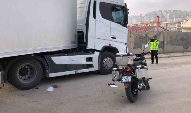 Elazığ'da tır ile çarpışan motosikletli yaralandı