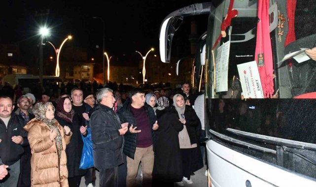 Emet'te 78 kişilik umre kafilesi dualarla uğurlandı