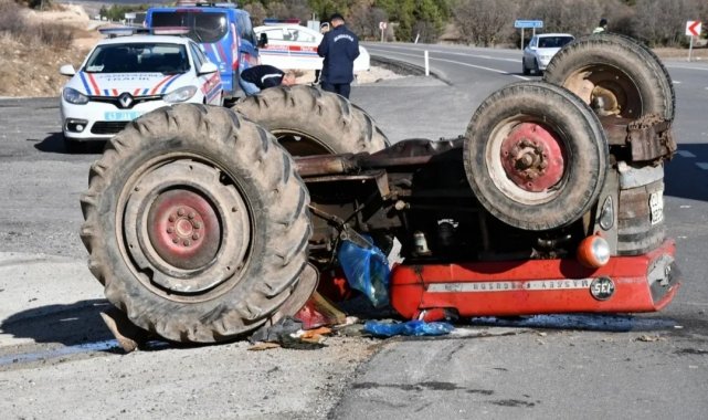 Emet'te traktör ile kamyonet çarpıştı, 1 kişi yaralandı