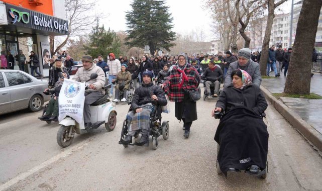 Engelliler Günü'nde farkındalık için yürüdüler