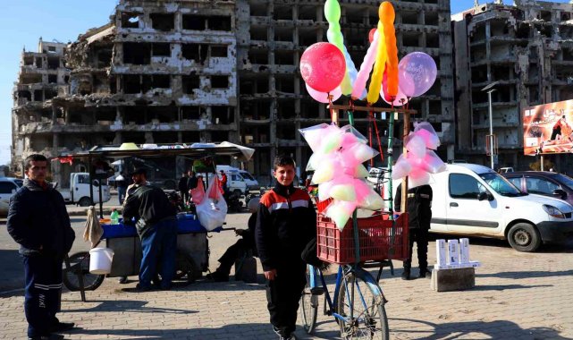 Esad rejiminden kurtulan Humus'ta "yeniden inşa" heyecanı