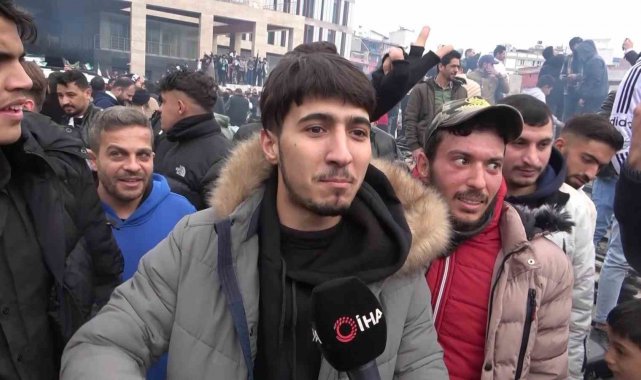 Esad ülkeyi terk etti Adana'daki Suriyeliler kutlama yaptı