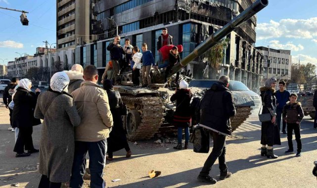 Esad'ın tankları çocuklara oyuncak oldu