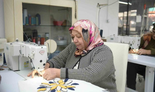 Esenyurt'ta kadınlar el sanatlarının inceliklerini öğreniyor