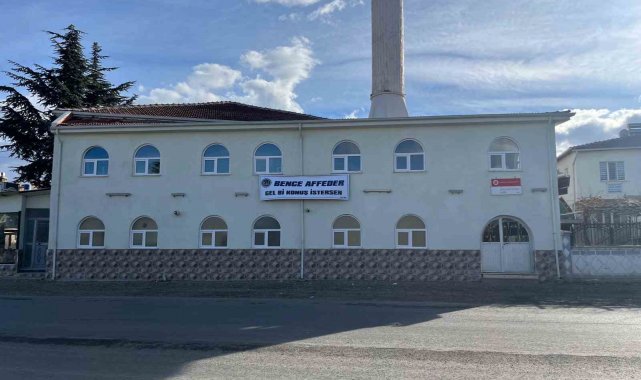 Eskişehir'deki Yavuz Camii'nin duvarına "Bence affeder, gel konuş istersen" pankartı asıldı