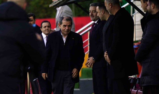 Galatasaray yönetimi tam kadro antrenmanı takip etti