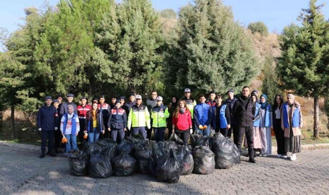 Gönüllü gençler ve jandarmadan 'çevre temizliği' farkındalığı
