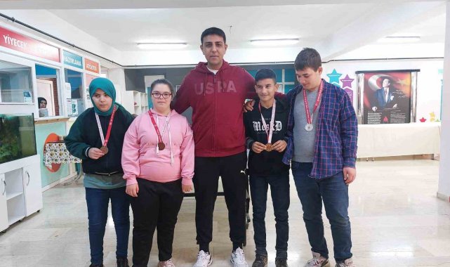 Gün boyu spor yaptılar hepsi madalya kazandı