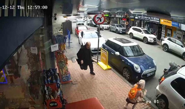 Güngören'de binanın çökme anı kameraya yansıdı, vatandaşlar ve oradaki bir kedi böyle kaçtı