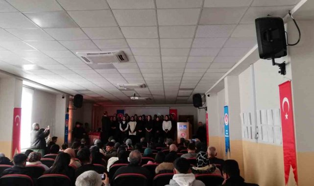 Hassa'da öğrenciler yazdıkları eserleri seslendirdiler