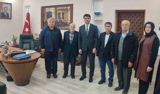 Hisarcık'ta görev süreleri dolan Vakıf Mütevelli Heyeti üyelerine teşekkür belgesi