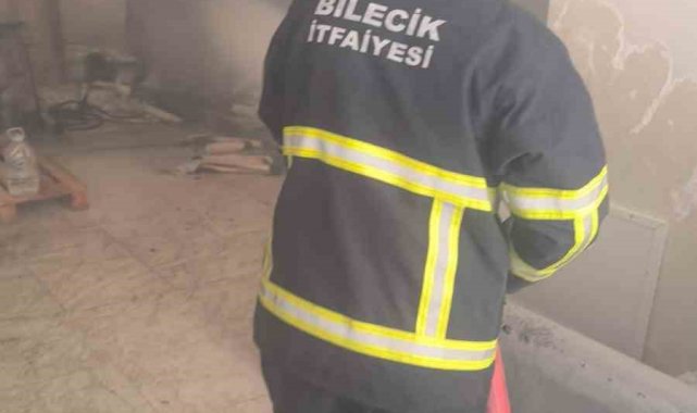 İtfaiye merdiveni yetişmeyince canla başla ellerindeki hortumla 14 kat koştular