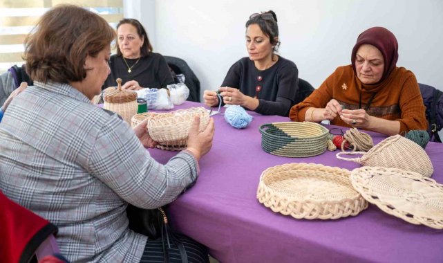 Kadınlar el işi kurslarında yeteneklerini keşfediyor