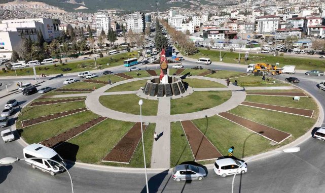 Kahramanmaraş'ta 500 bin mevsimlik çiçek toprakla buluştu