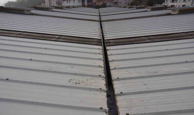 Kapalı pazar çatısında bakım ve onarım çalışması yapıldı