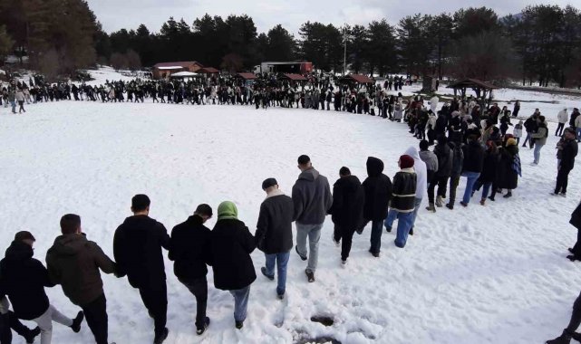 Karlar altında hamsi ve horon keyfi