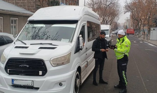 Kars'ta okul servislerine trafik denetimi