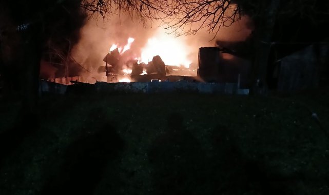 Kastamonu'da 2 katlı ahşap ev küle döndü
