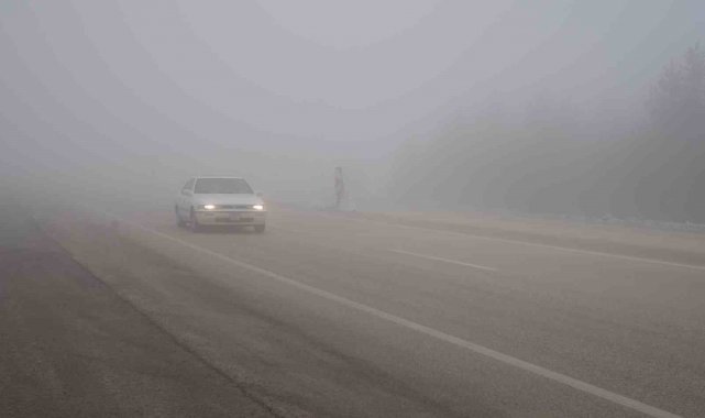 Kastamonu'da görüş mesafesini 20 metreye kadar düşüren sis trafiği olumsuz etkiliyor