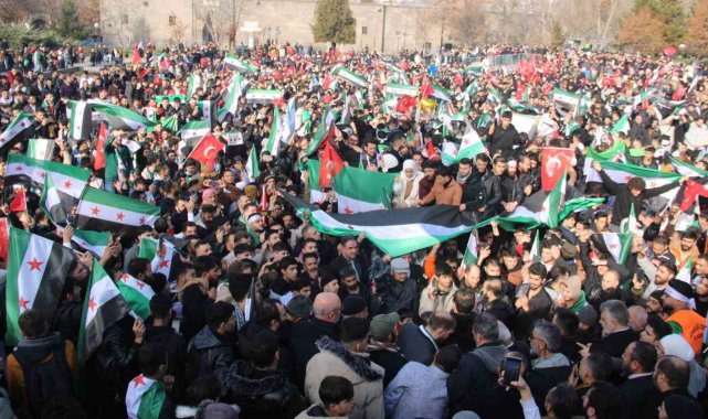 Kayseri'deki Suriyeliler özgürlüğü kutluyor
