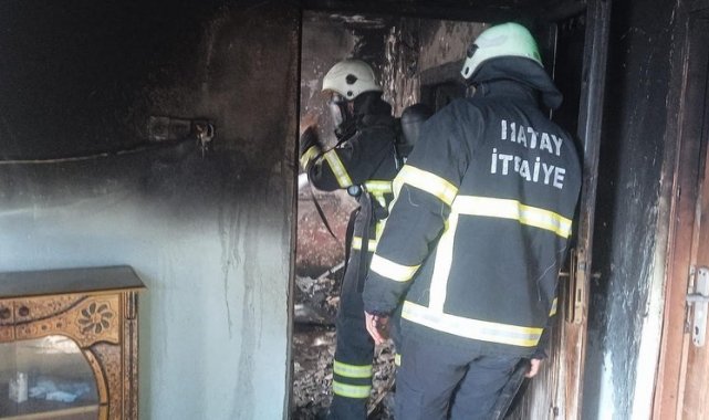Kırıkhan'da yanan ev kullanılmaz hale geldi
