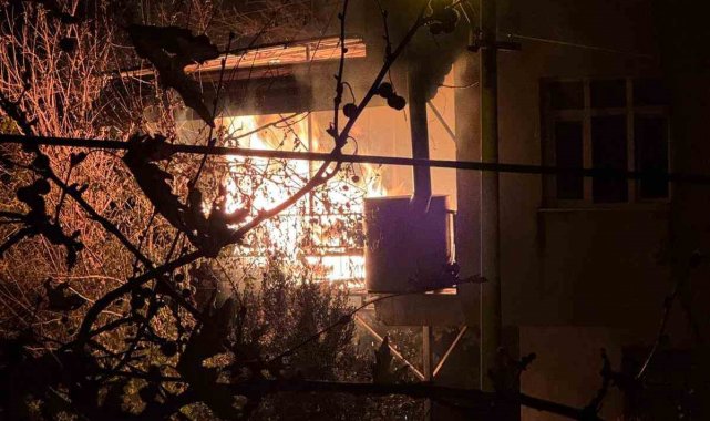 Kozan'da çıkan ev yangını paniğe neden oldu