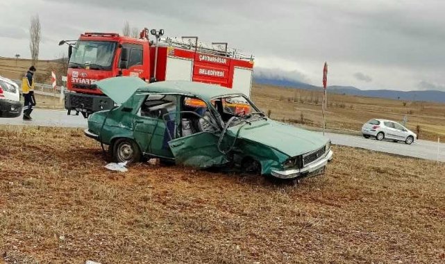 Kütahya'da hayvan yüklü kamyonet otomobille çarpıştı: 2 yaralı