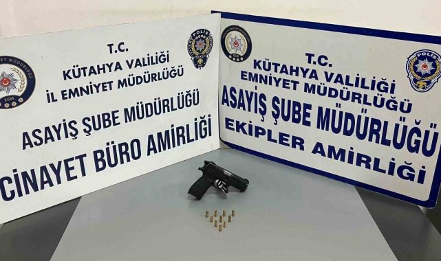 Kütahya'da ruhsatsız silah operasyonu, şüpheli kaçmaya çalışırken yakalandı