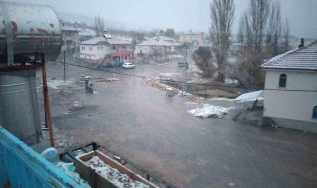 Malatya'da yüksek rakımlı bölgelerde kar yağışı etkili oldu