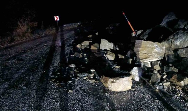 Manisa'da heyelan: Ulaşım tek şeritten sağlandı
